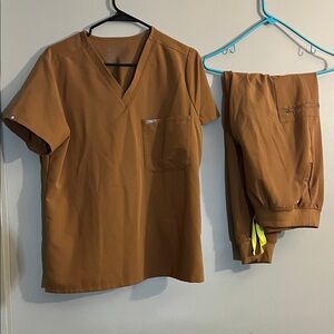 Figs Brown Scrub Set